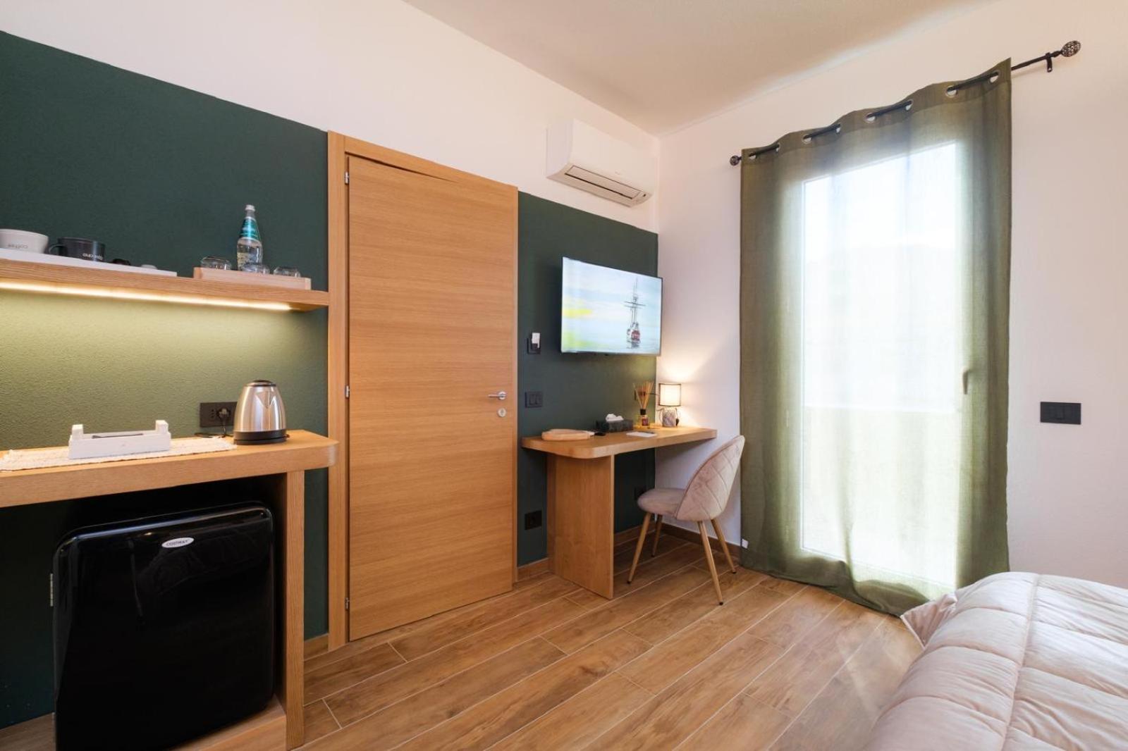In Centro Da Carlotta Hotel ออลเบีย ภายนอก รูปภาพ